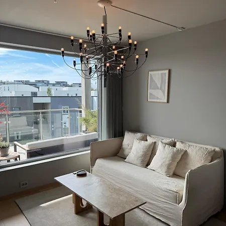 Modern With Balcony And Free Parking *