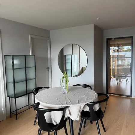 Daire Modern With Balcony And Free Parking