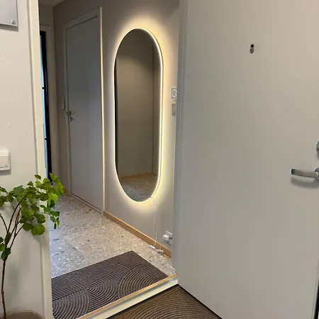 Modern With Balcony And Free Parking *