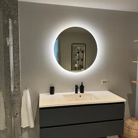 Leilighet Modern With Balcony And Free Parking *